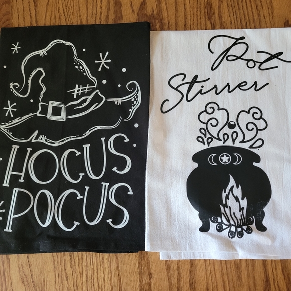 Halloween dish towels. 2 in a set - Picture 1 of 3